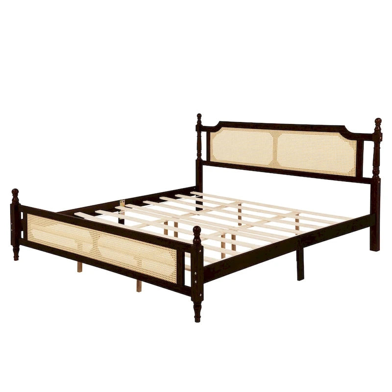 Houten bed met hoofdbord en voetbord van rotan, kingsize bed met laag platformprofiel