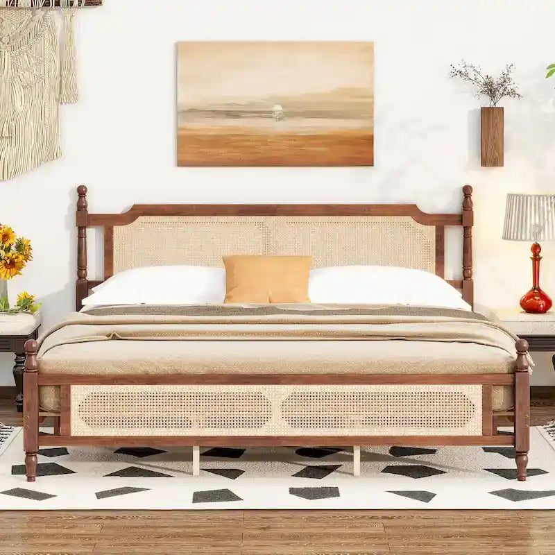 Houten bed met hoofdbord en voetbord van rotan, kingsize bed met laag platformprofiel