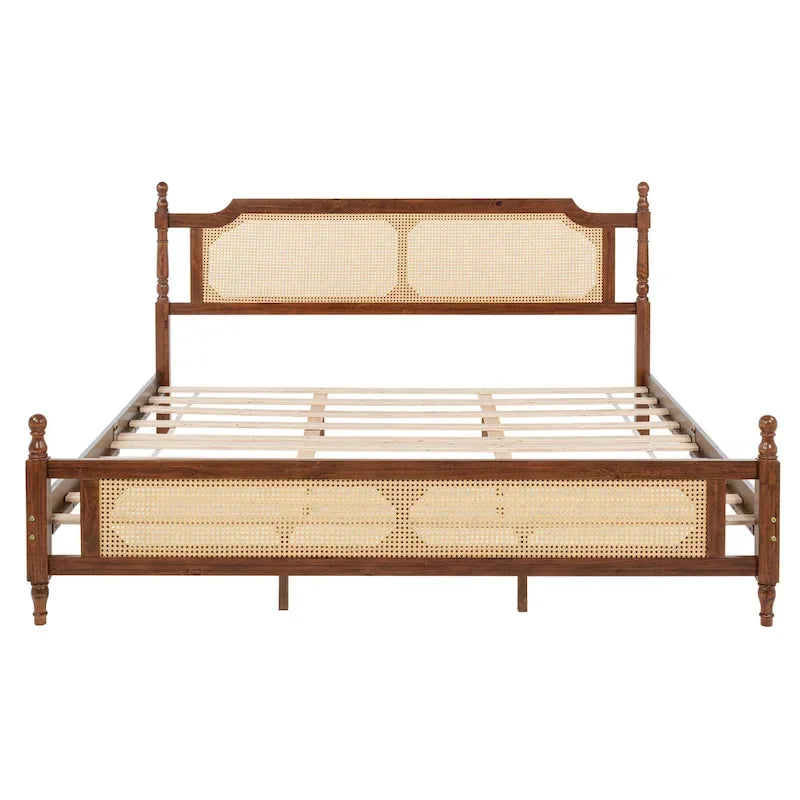 Houten bed met hoofdbord en voetbord van rotan, kingsize bed met laag platformprofiel