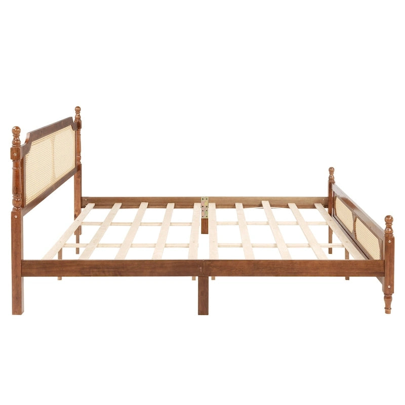 Houten bed met hoofdbord en voetbord van rotan, kingsize bed met laag platformprofiel