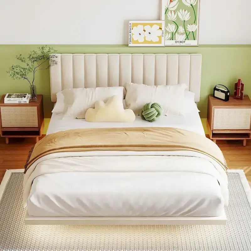 Bedframe met hoofdbord met verticale lijnen, zwevend platformbed met fluwelen bekleding