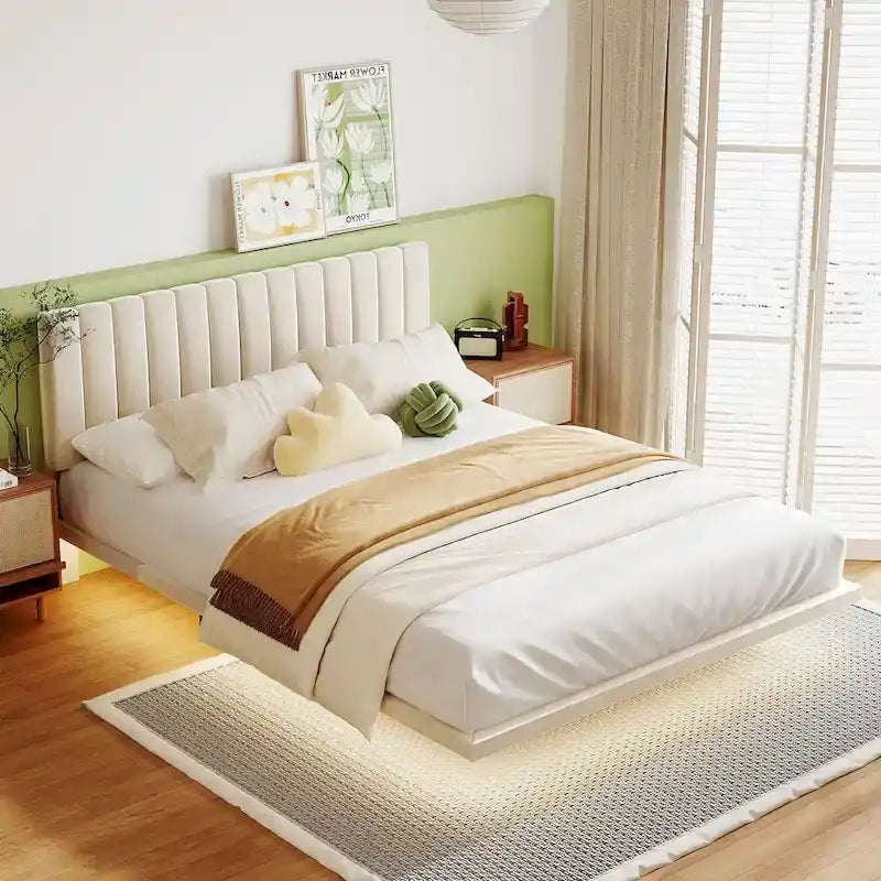 Bedframe met hoofdbord met verticale lijnen, zwevend platformbed met fluwelen bekleding