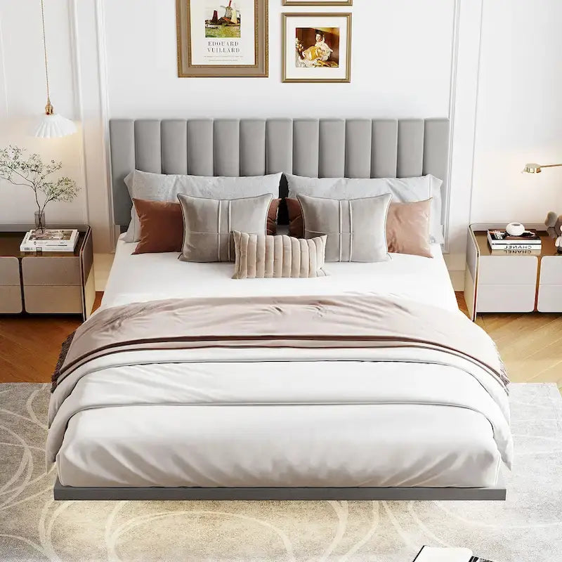 Bedframe met hoofdbord met verticale lijnen, zwevend platformbed met fluwelen bekleding