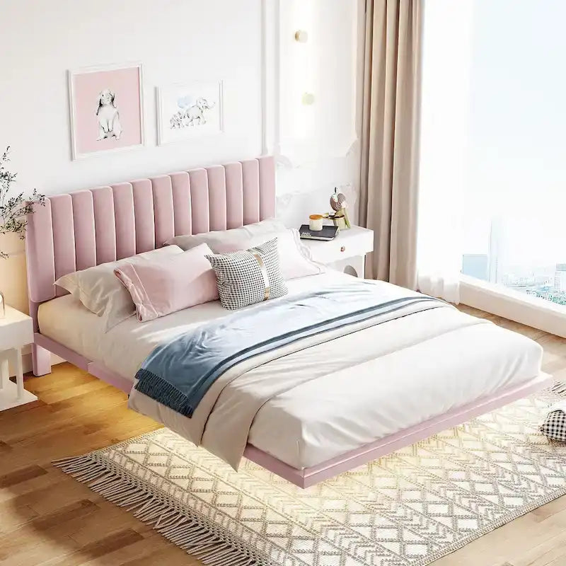 Bedframe met hoofdbord met verticale lijnen, zwevend platformbed met fluwelen bekleding