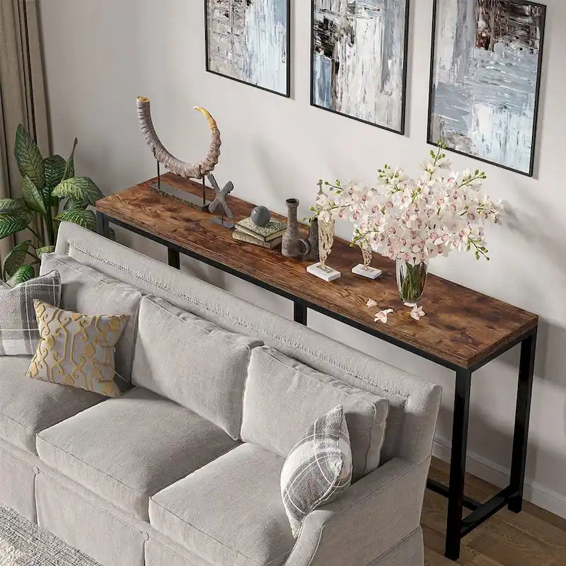 Extra langer Konsolentisch hinter dem Sofa, schmaler Flurtisch