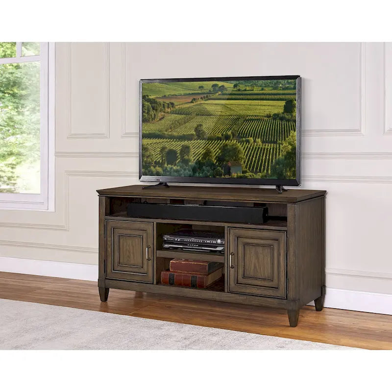 TV-Konsole aus Holz in Eichenoptik mit Plankenstruktur