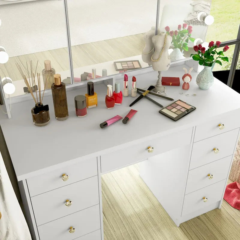 Stijlvolle kaptafel met drie spiegels