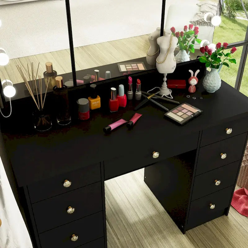 Stijlvolle kaptafel met drie spiegels