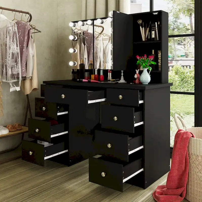 Stijlvolle kaptafel met drie spiegels